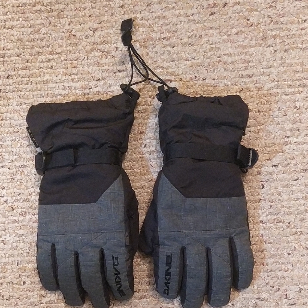 Dakine Black and Gray Gloves
